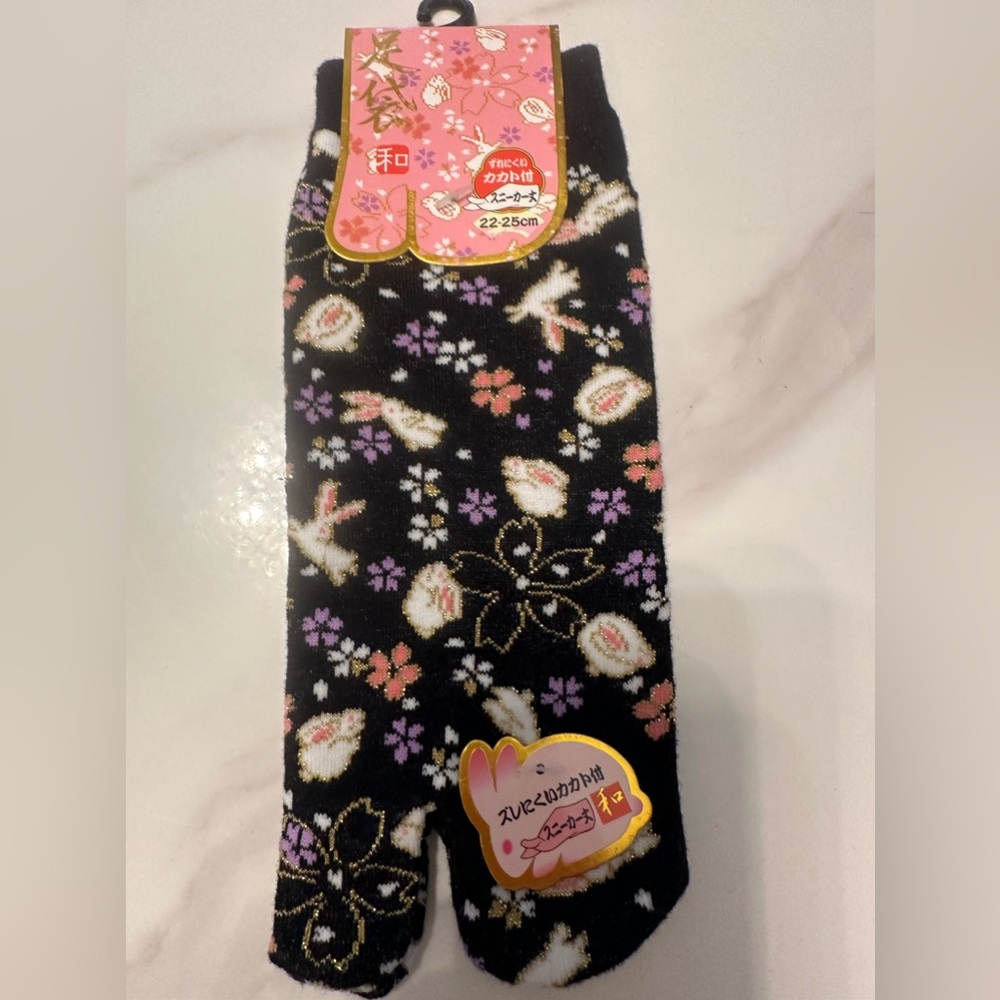 JAPANESE SANDAL. SOCKS FITS SIZE 7-9 NWT